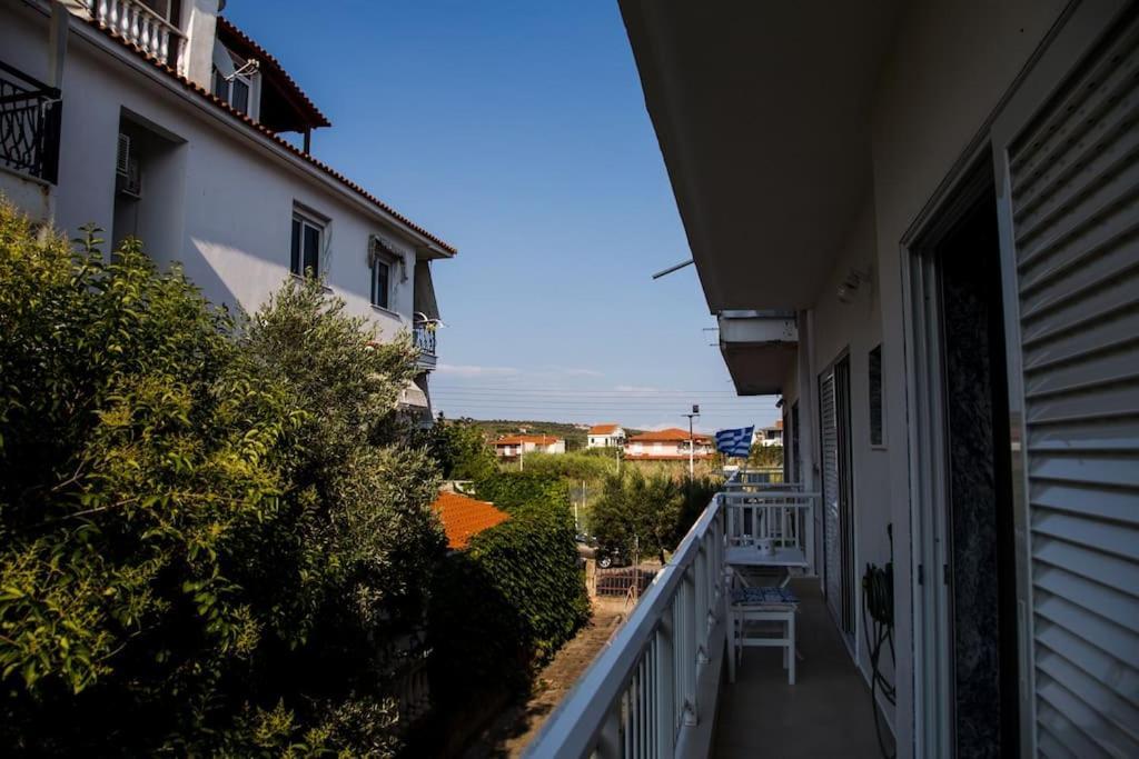 Blue Theros Apartments Paralia Dionysiou Exteriör bild